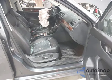 2013 Volkswagen Passat 2.5L Sel Premium z USA, uszkodzony, nr VIN 1VWCP7A33DC033117